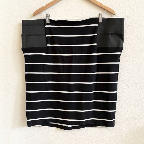 TORRID Black and White Stripe Pull On Pencil Skirt Size 4X Contemporary Stretch - Picture 4 of 11